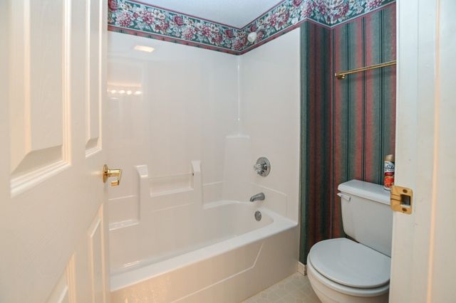 3860 Deer Valley Drive B, Marion, IA 52302