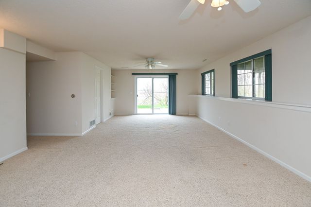 3860 Deer Valley Drive B, Marion, IA 52302