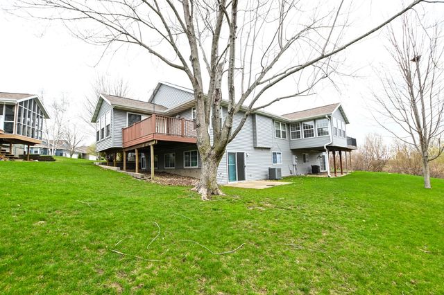 3860 Deer Valley Drive B, Marion, IA 52302