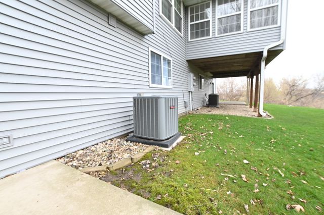 3860 Deer Valley Drive B, Marion, IA 52302