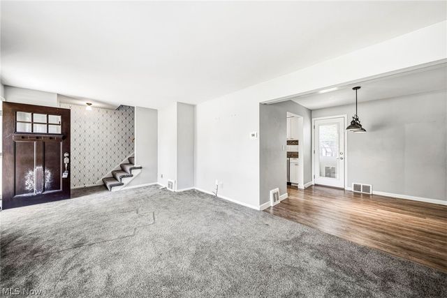 423 E 305th Street, Willowick, OH 44095