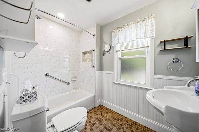 423 E 305th Street, Willowick, OH 44095