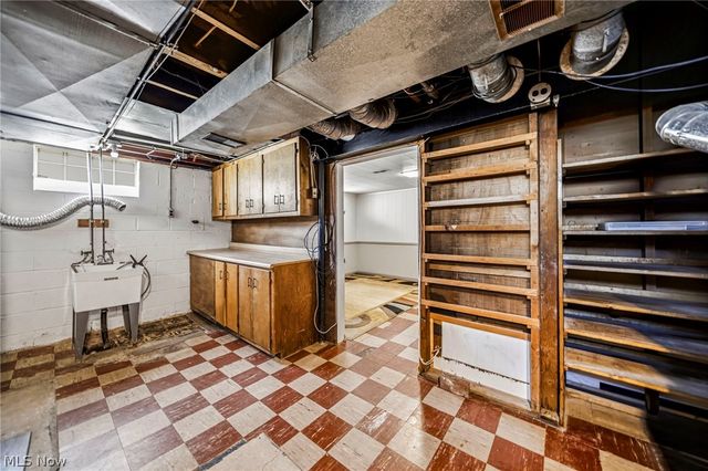 423 E 305th Street, Willowick, OH 44095