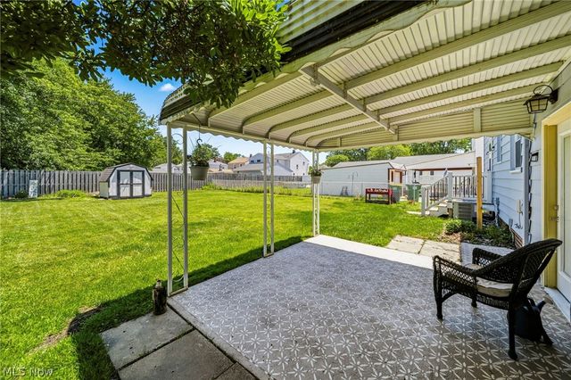 423 E 305th Street, Willowick, OH 44095