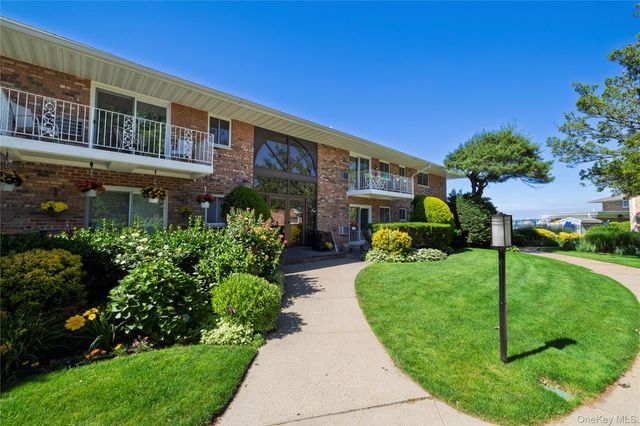 1 Toms Point Lane Building 5 Building 5, Unit 9J, Port Washington, NY 11050