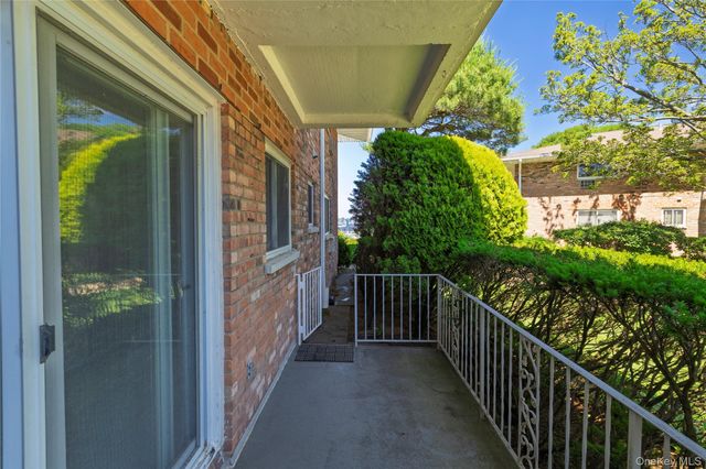 1 Toms Point Lane Building 5 Building 5, Unit 9J, Port Washington, NY 11050