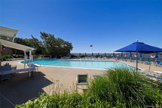 1 Toms Point Lane Building 5 Building 5, Unit 9J, Port Washington, NY 11050