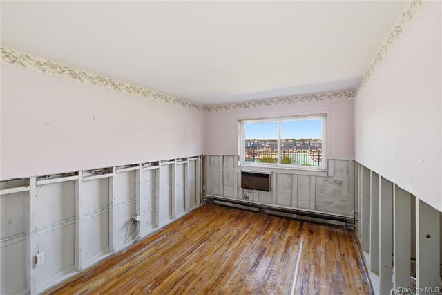 1 Toms Point Lane Building 5 Building 5, Unit 9J, Port Washington, NY 11050