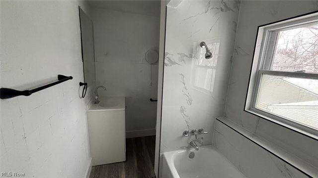 1021 La Croix Avenue, Akron, OH 44307