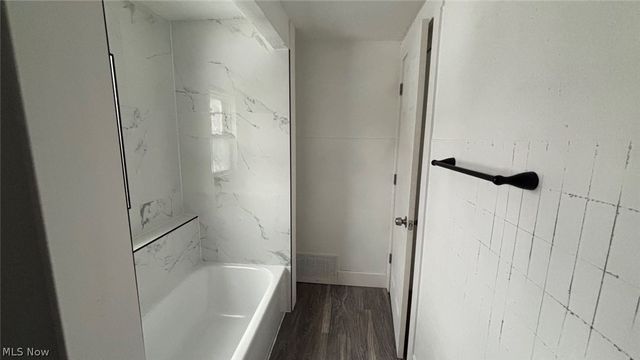 1021 La Croix Avenue, Akron, OH 44307