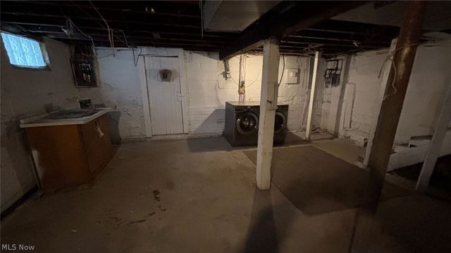 1021 La Croix Avenue, Akron, OH 44307