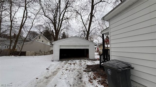 1021 La Croix Avenue, Akron, OH 44307