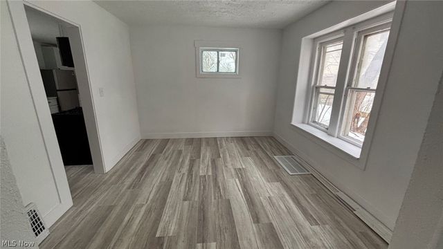 1021 La Croix Avenue, Akron, OH 44307