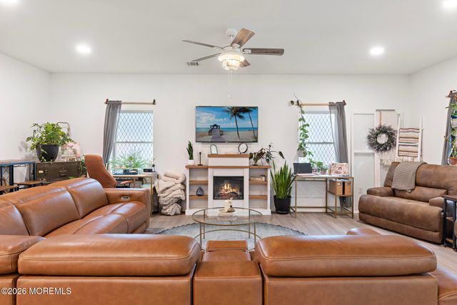 413 S Green Street, Tuckerton, NJ 08087