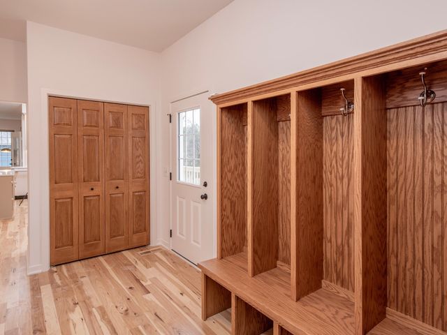 2498 Pond Circle E, Mendota Heights, MN 55120