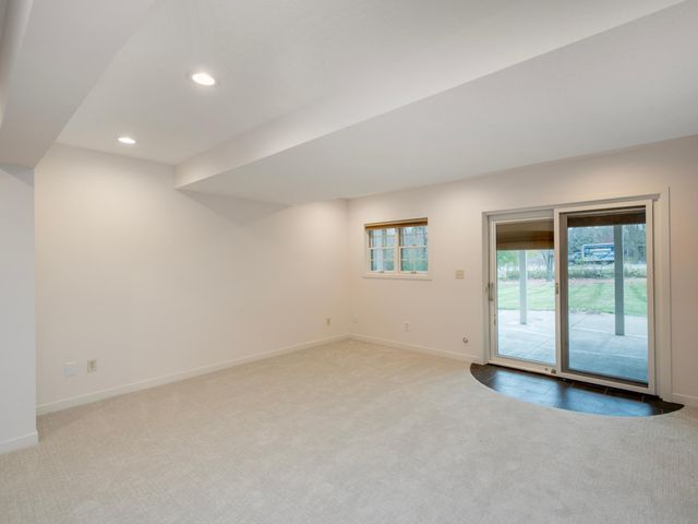 2498 Pond Circle E, Mendota Heights, MN 55120