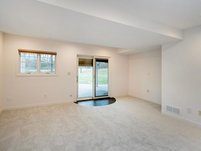 2498 Pond Circle E, Mendota Heights, MN 55120