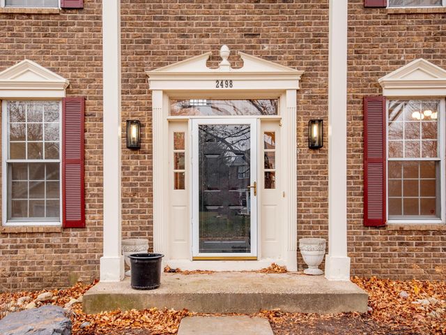 2498 Pond Circle E, Mendota Heights, MN 55120