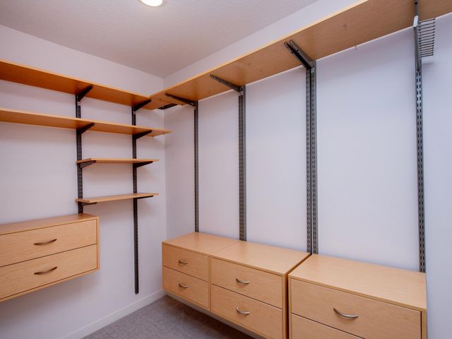 2498 Pond Circle E, Mendota Heights, MN 55120