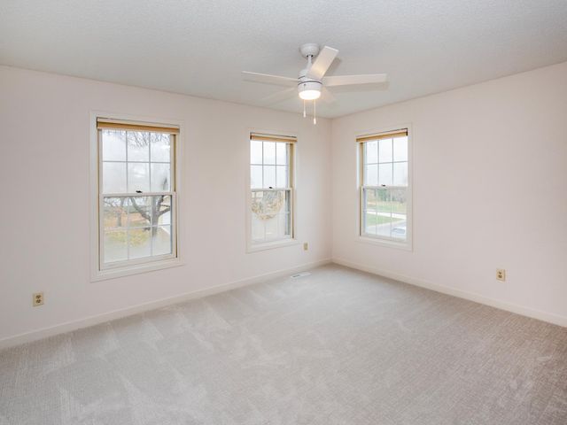 2498 Pond Circle E, Mendota Heights, MN 55120