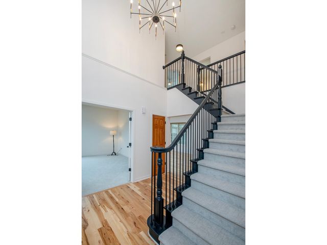 2498 Pond Circle E, Mendota Heights, MN 55120