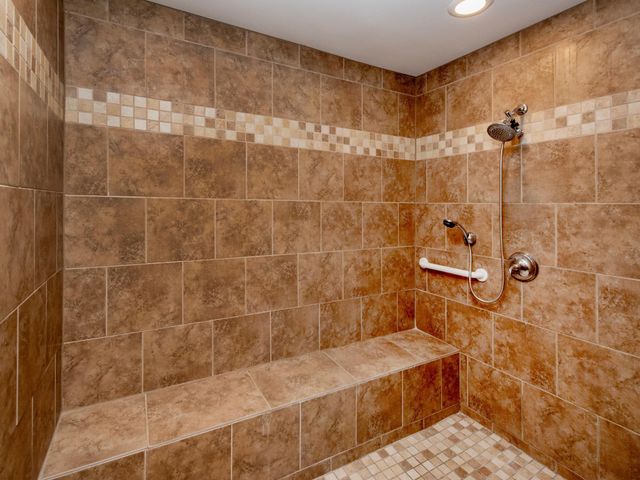 2498 Pond Circle E, Mendota Heights, MN 55120