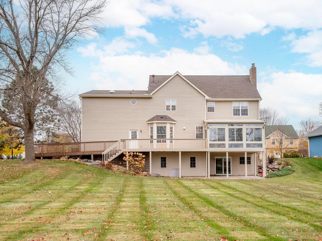 2498 Pond Circle E, Mendota Heights, MN 55120