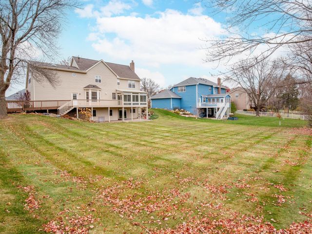 2498 Pond Circle E, Mendota Heights, MN 55120