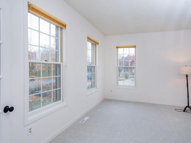 2498 Pond Circle E, Mendota Heights, MN 55120