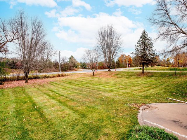 2498 Pond Circle E, Mendota Heights, MN 55120