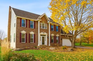 2498 Pond Circle E, Mendota Heights, MN 55120