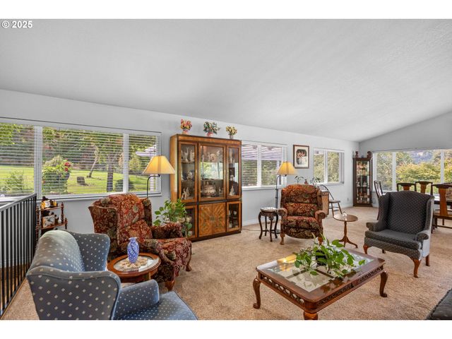 150 RIVERWOOD Ln, Oakland, OR 97462