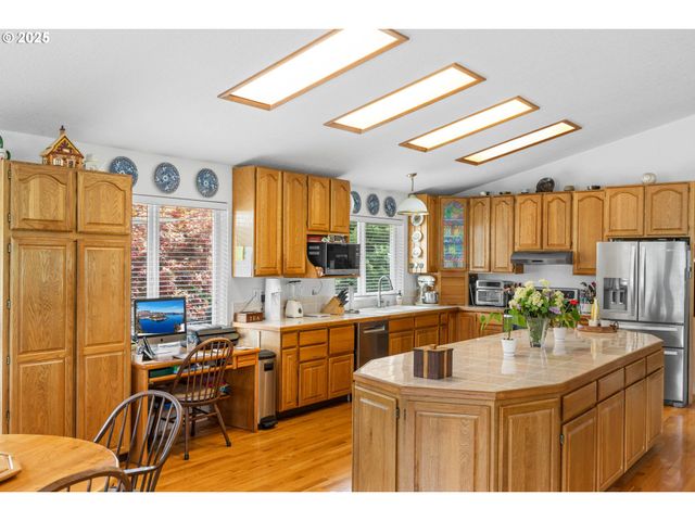 150 RIVERWOOD Ln, Oakland, OR 97462