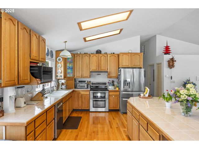 150 RIVERWOOD Ln, Oakland, OR 97462