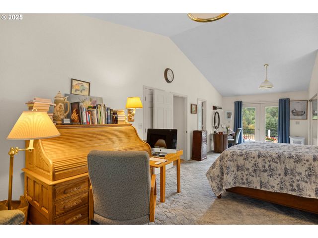 150 RIVERWOOD Ln, Oakland, OR 97462