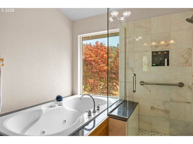 150 RIVERWOOD Ln, Oakland, OR 97462