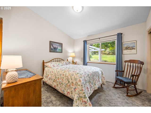 150 RIVERWOOD Ln, Oakland, OR 97462