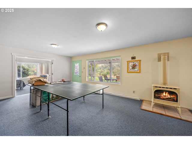 150 RIVERWOOD Ln, Oakland, OR 97462