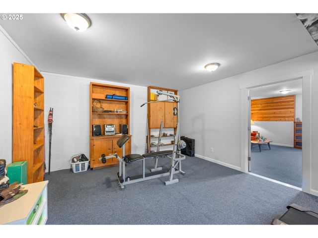 150 RIVERWOOD Ln, Oakland, OR 97462