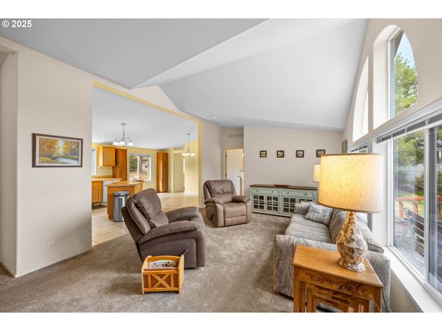 150 RIVERWOOD Ln, Oakland, OR 97462