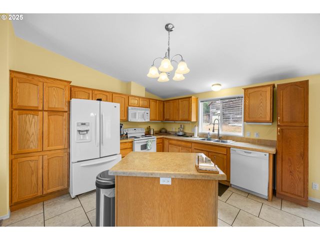 150 RIVERWOOD Ln, Oakland, OR 97462