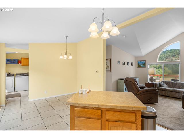 150 RIVERWOOD Ln, Oakland, OR 97462