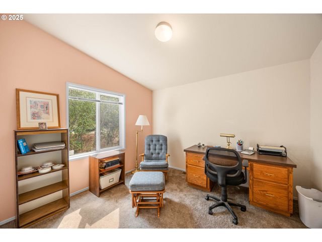 150 RIVERWOOD Ln, Oakland, OR 97462