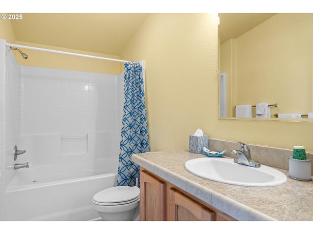 150 RIVERWOOD Ln, Oakland, OR 97462