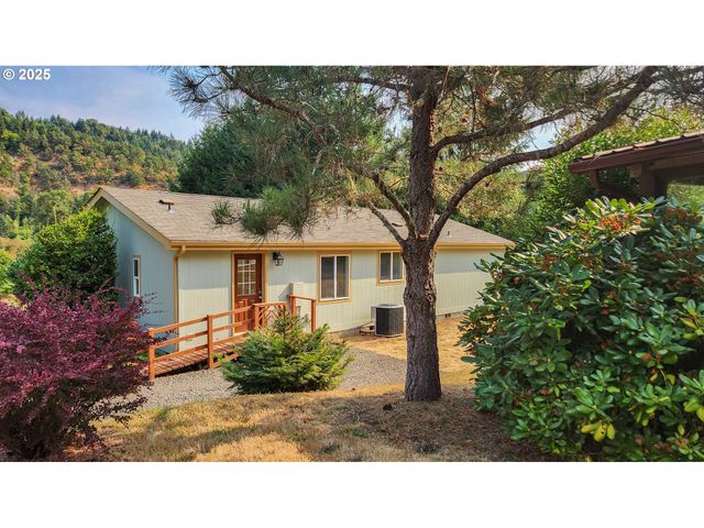 150 RIVERWOOD Ln, Oakland, OR 97462