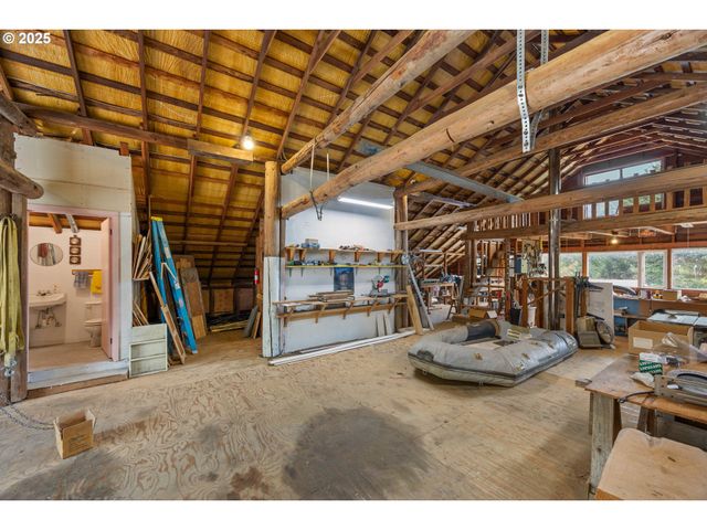 150 RIVERWOOD Ln, Oakland, OR 97462