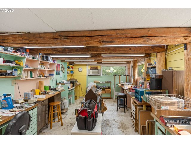 150 RIVERWOOD Ln, Oakland, OR 97462