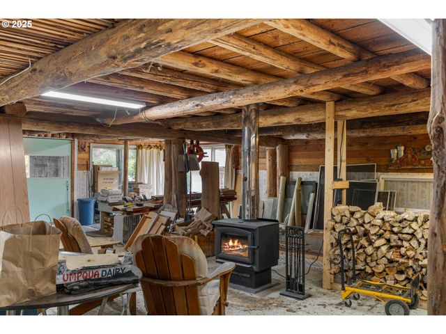 150 RIVERWOOD Ln, Oakland, OR 97462