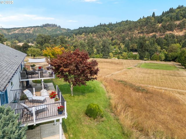 150 RIVERWOOD Ln, Oakland, OR 97462