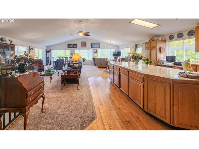 150 RIVERWOOD Ln, Oakland, OR 97462